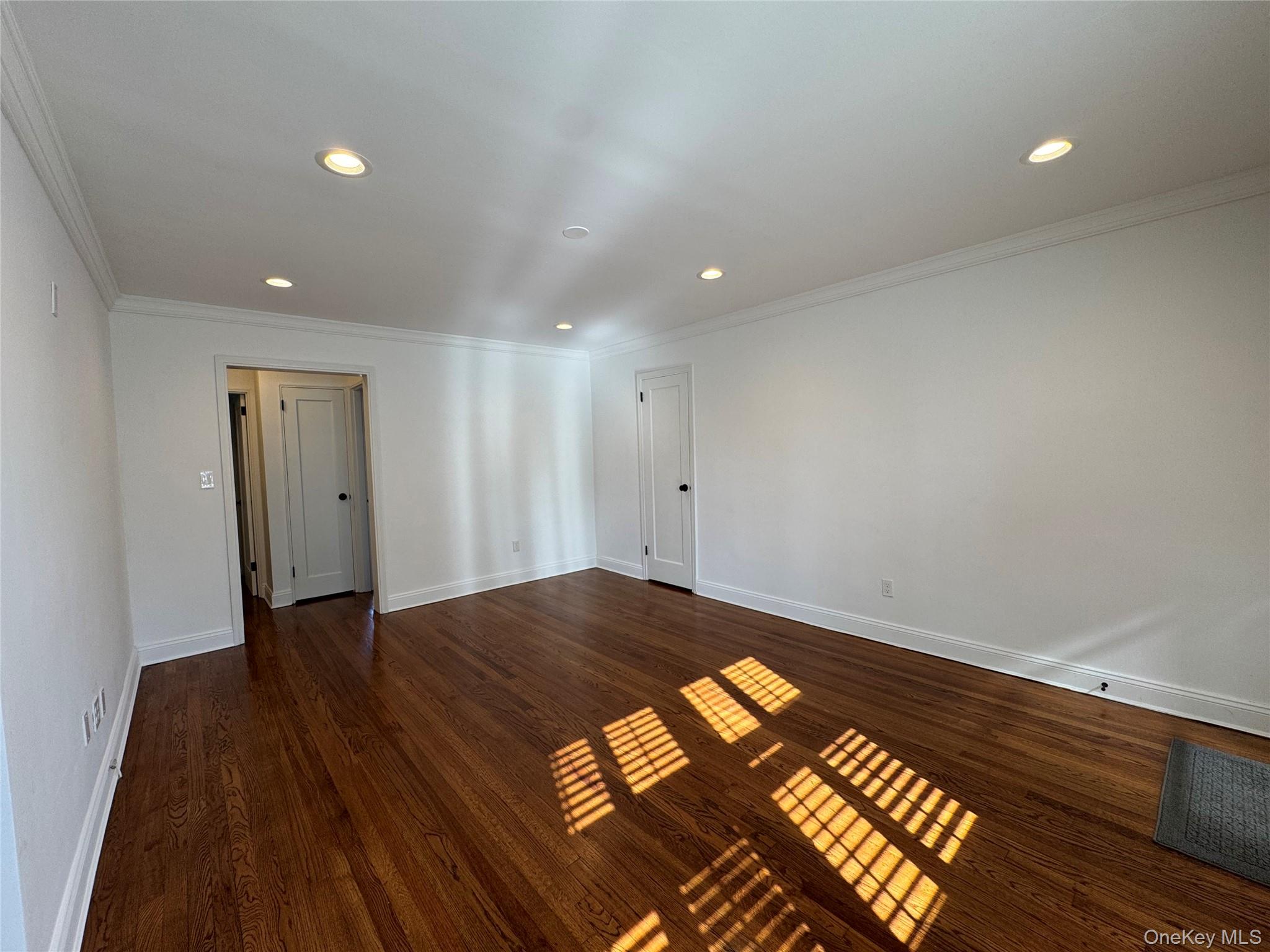 #9 photo, 70L Glen Avenue, 長島 格崙科夫 Glen Cove , NY 11579