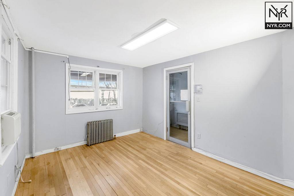 #13 photo, 25-59 31st street, Astoria , NY 11102