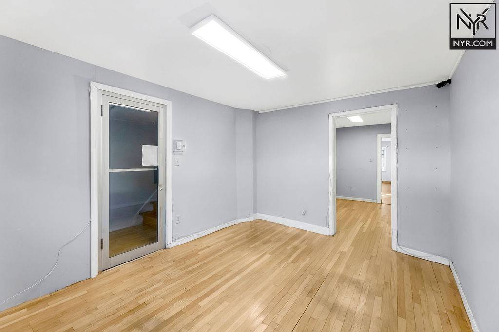 #14 photo, 25-59 31st street, Astoria , NY 11102