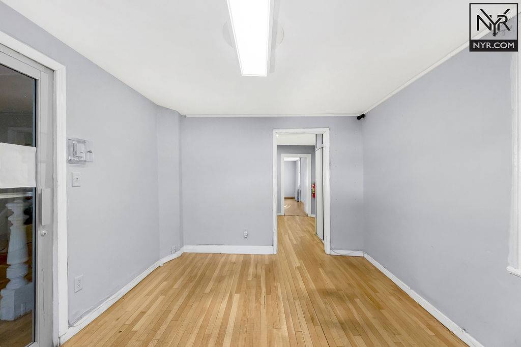 #15 photo, 25-59 31st street, Astoria , NY 11102