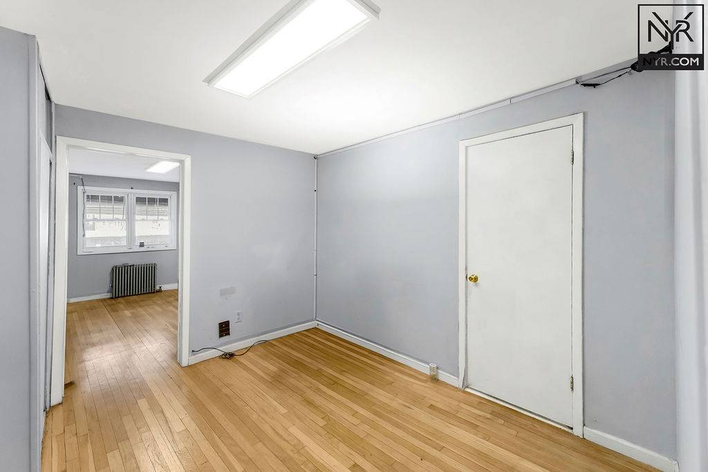 #16 photo, 25-59 31st street, Astoria , NY 11102