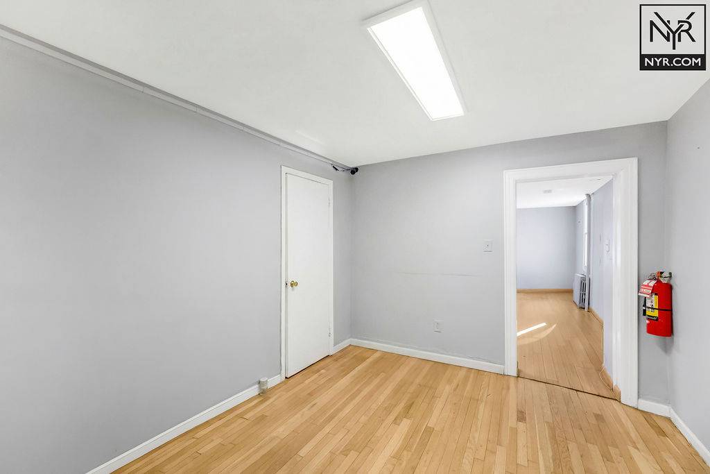 #17 photo, 25-59 31st street, Astoria , NY 11102