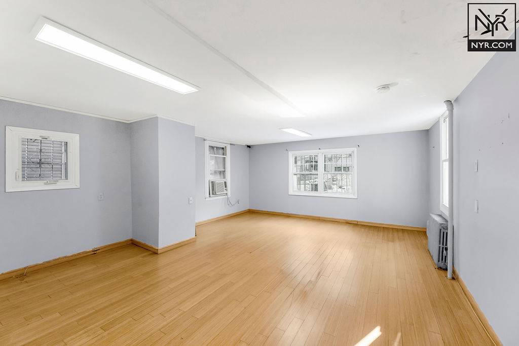 #18 photo, 25-59 31st street, Astoria , NY 11102