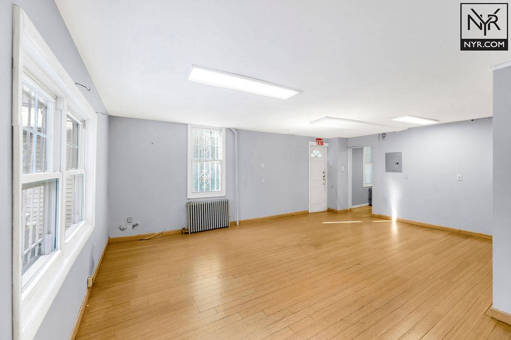 #19 photo, 25-59 31st street, Astoria , NY 11102