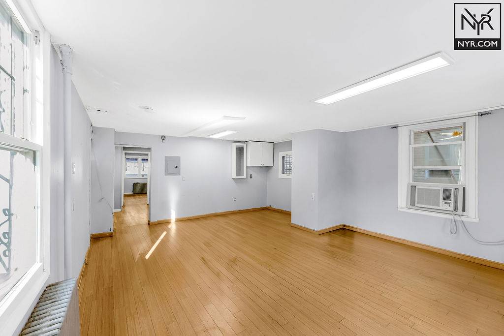 #20 photo, 25-59 31st street, Astoria , NY 11102