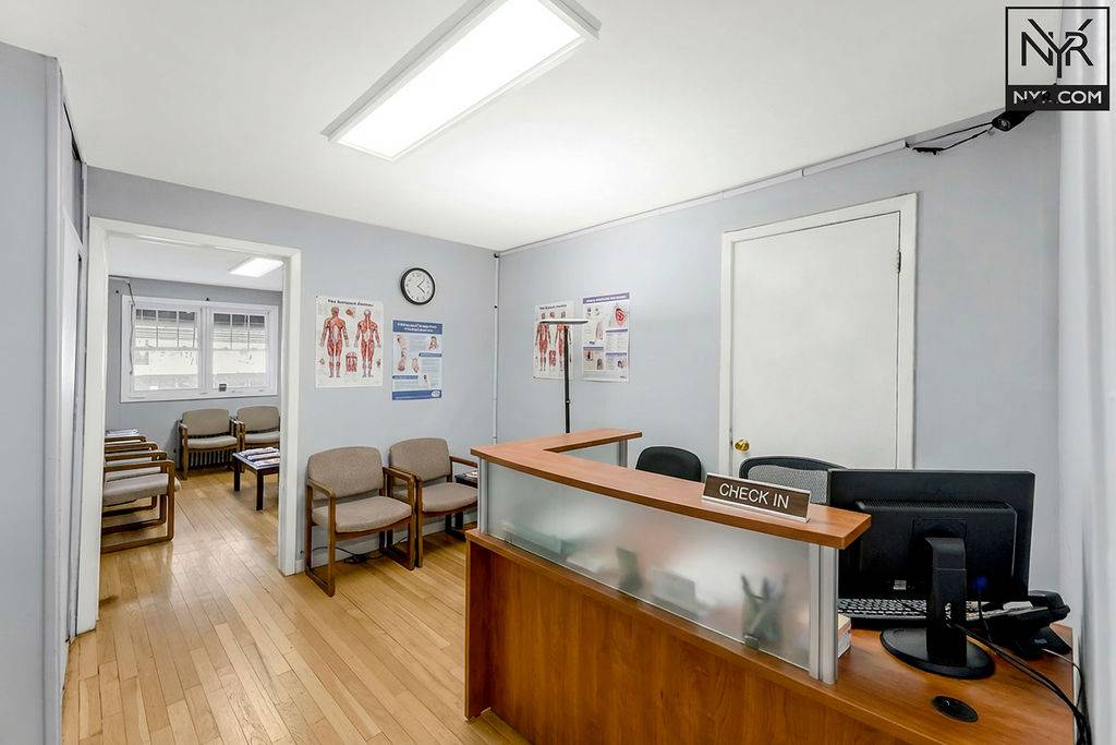 #7 photo, 25-59 31st street, Astoria , NY 11102