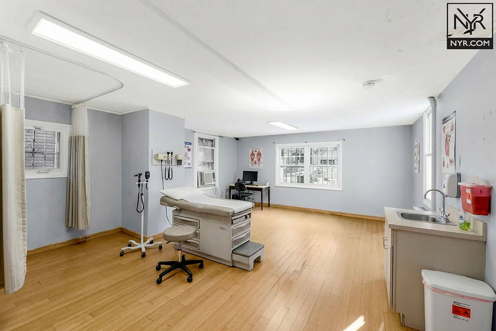 #8 photo, 25-59 31st street, Astoria , NY 11102