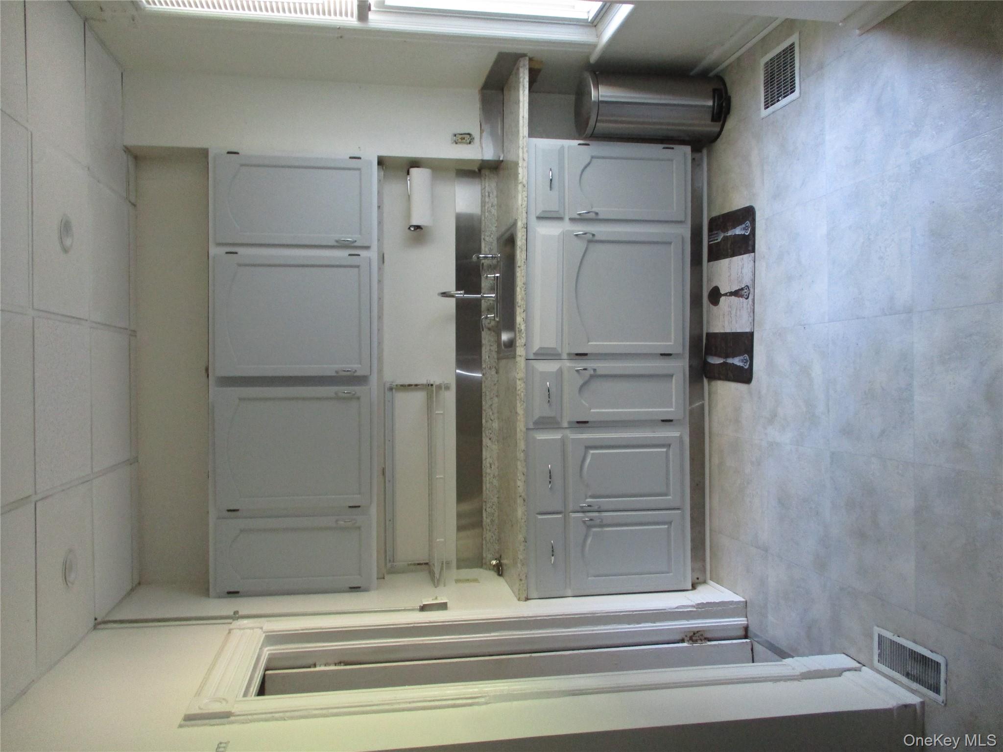 #9 photo, 33 Bayview Terrace, Newburgh , NY 12550