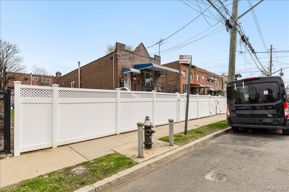 #10 photo, 1021 E 213th Street, Bronx , NY 10469