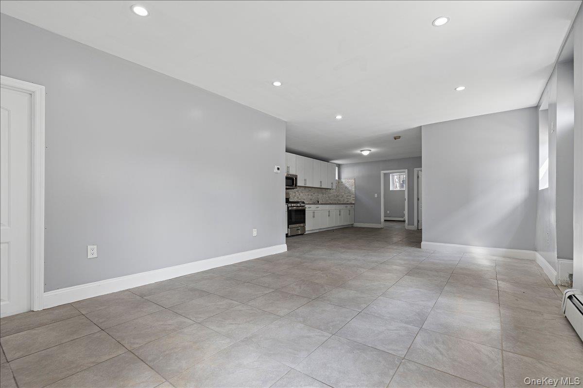 #12 photo, 1021 E 213th Street, Bronx , NY 10469