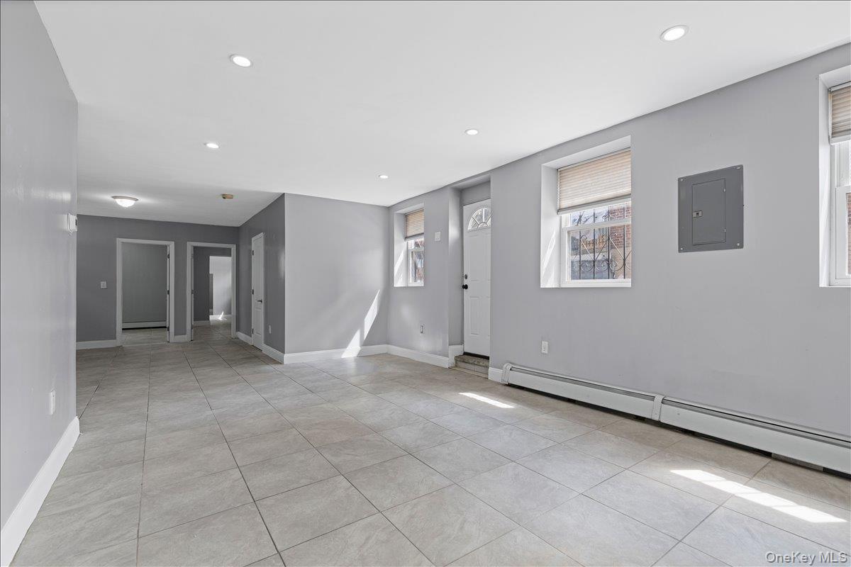 #13 photo, 1021 E 213th Street, Bronx , NY 10469