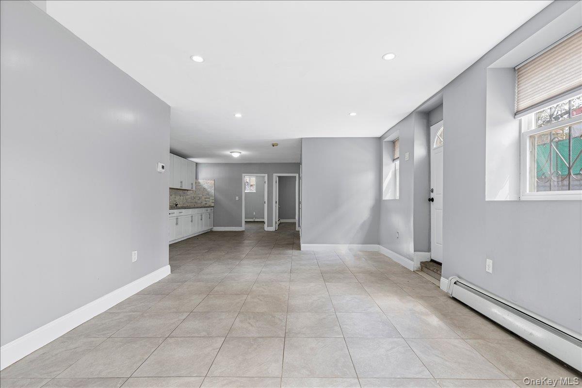 #14 photo, 1021 E 213th Street, Bronx , NY 10469