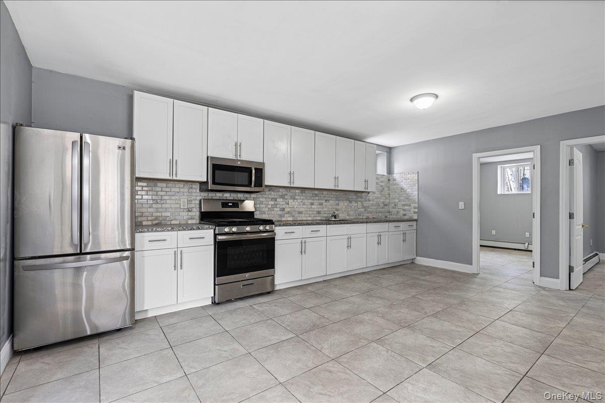 #15 photo, 1021 E 213th Street, Bronx , NY 10469