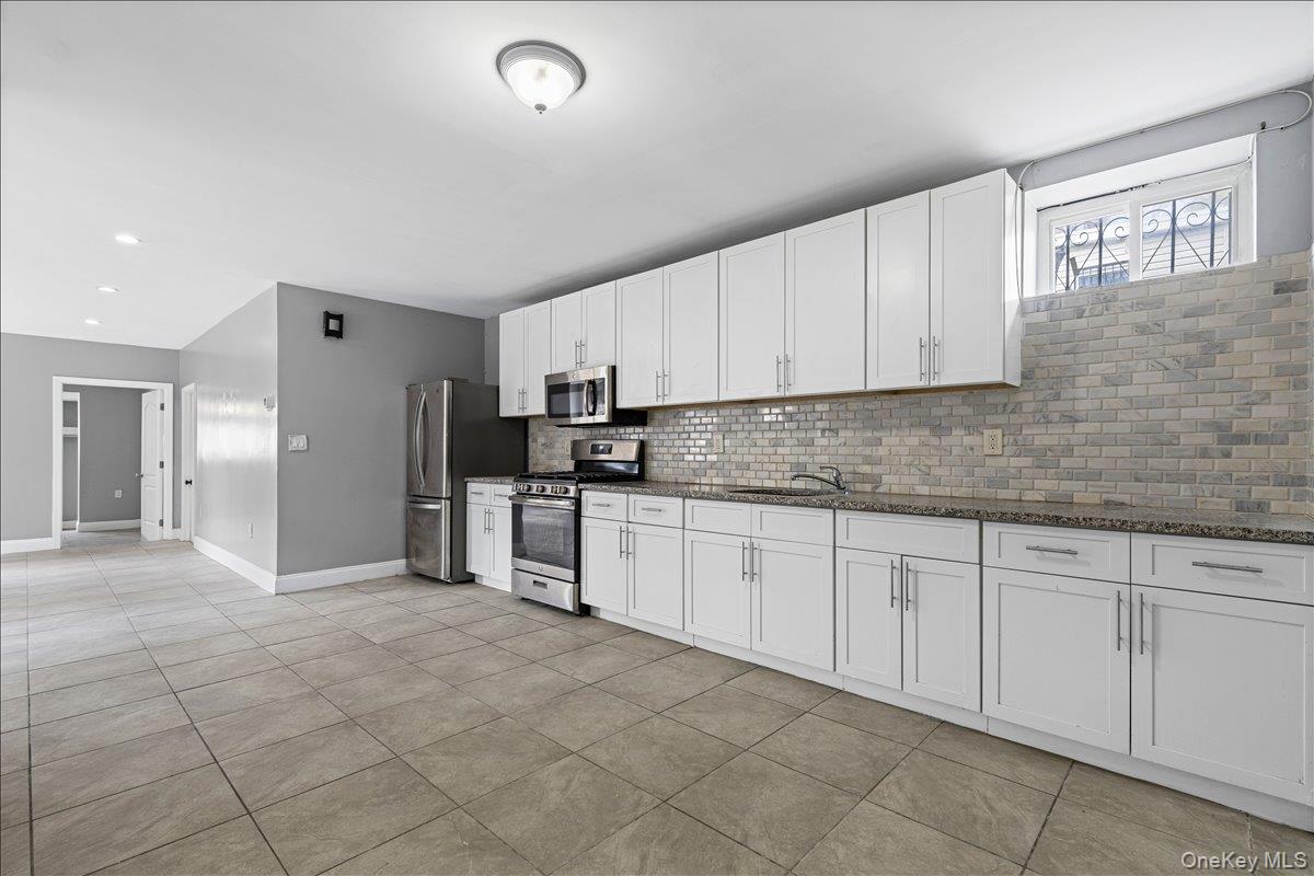 #17 photo, 1021 E 213th Street, Bronx , NY 10469