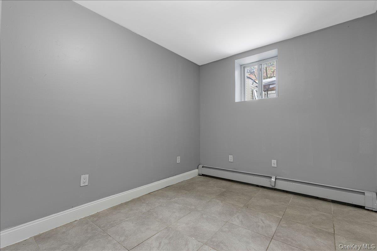 #18 photo, 1021 E 213th Street, Bronx , NY 10469