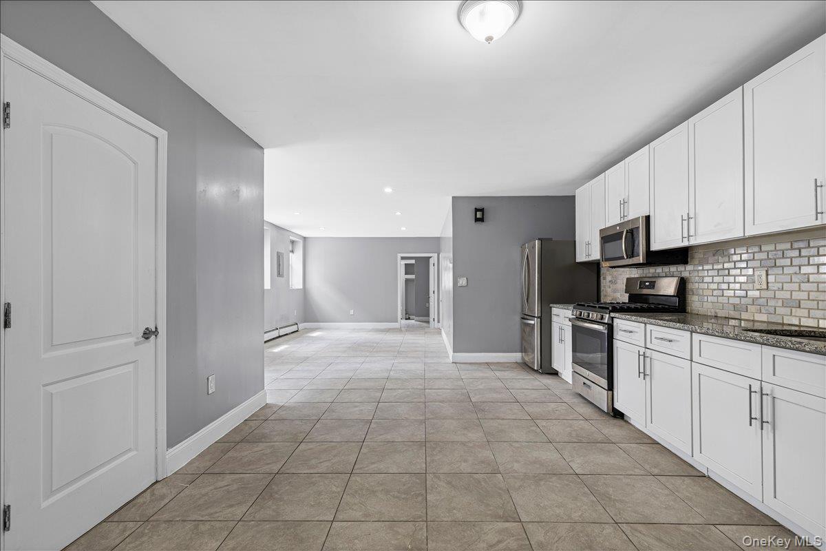 #19 photo, 1021 E 213th Street, Bronx , NY 10469