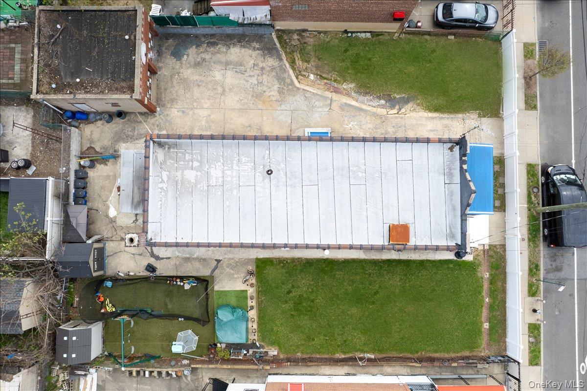 #3 photo, 1021 E 213th Street, Bronx , NY 10469