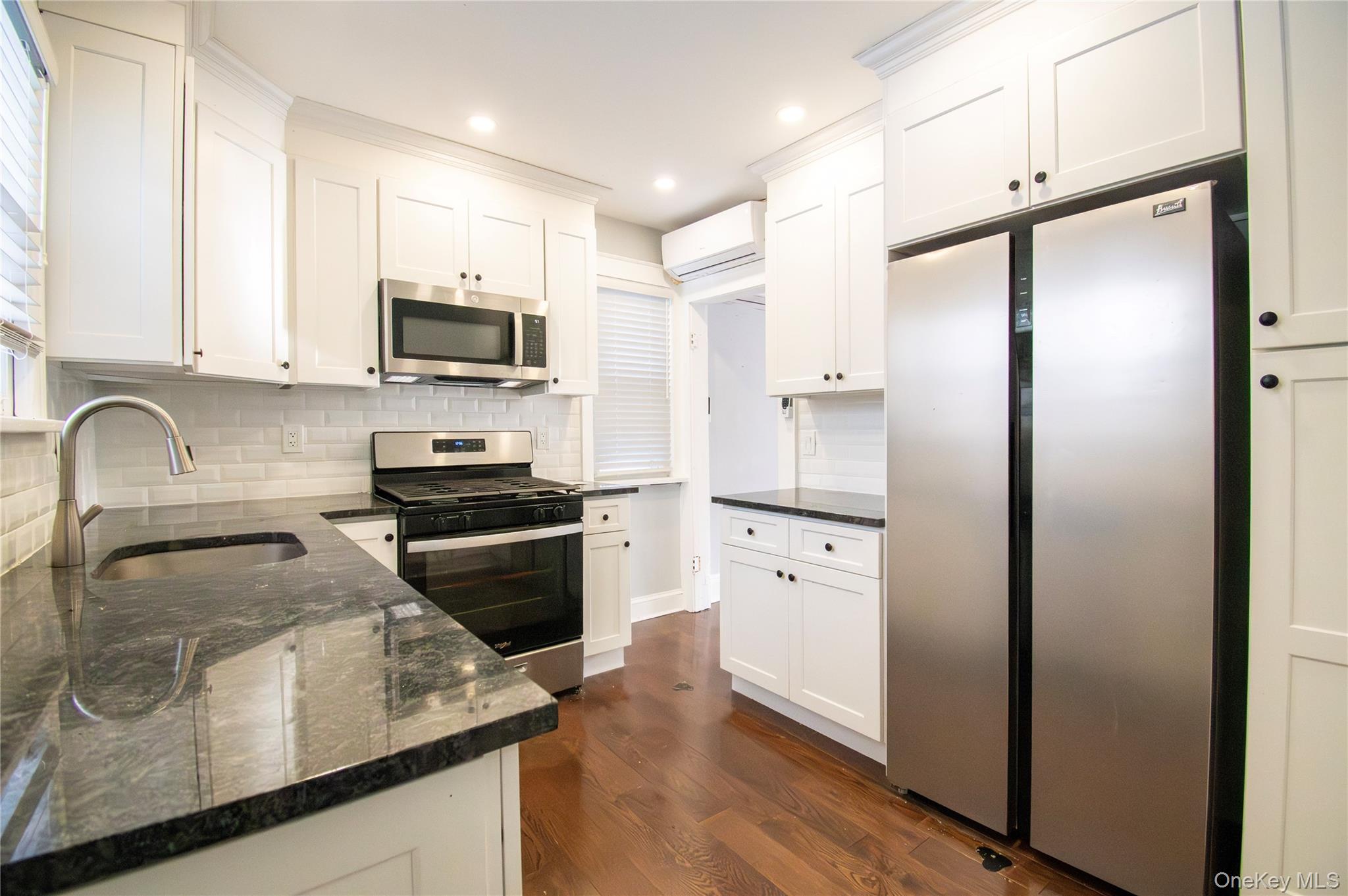 #13 photo, 25 Hillside Avenue, Rockville Centre , NY 11570