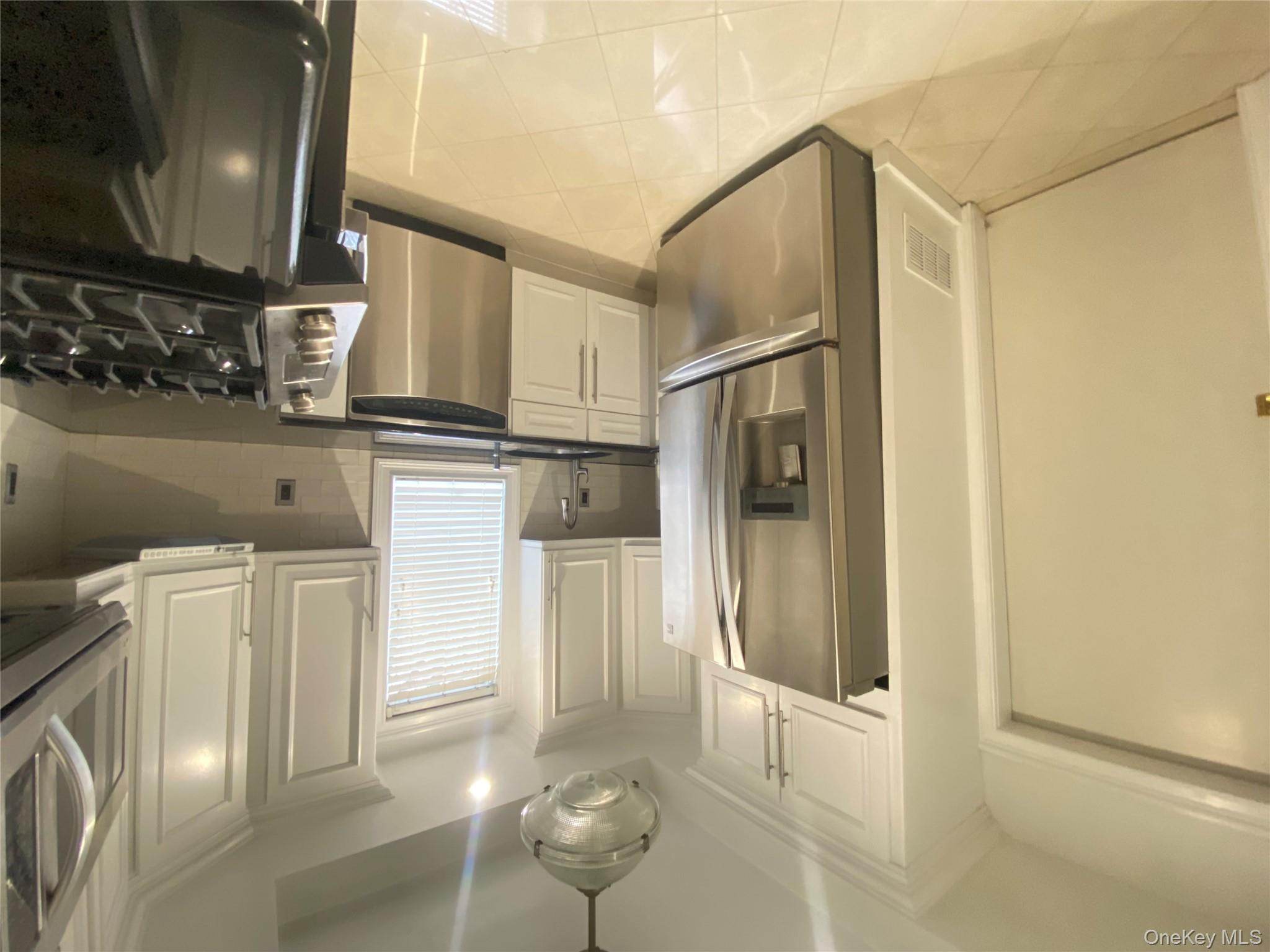 #1 photo, 84-80 161 Street, كوينز Jamaica Hills , NY 11432