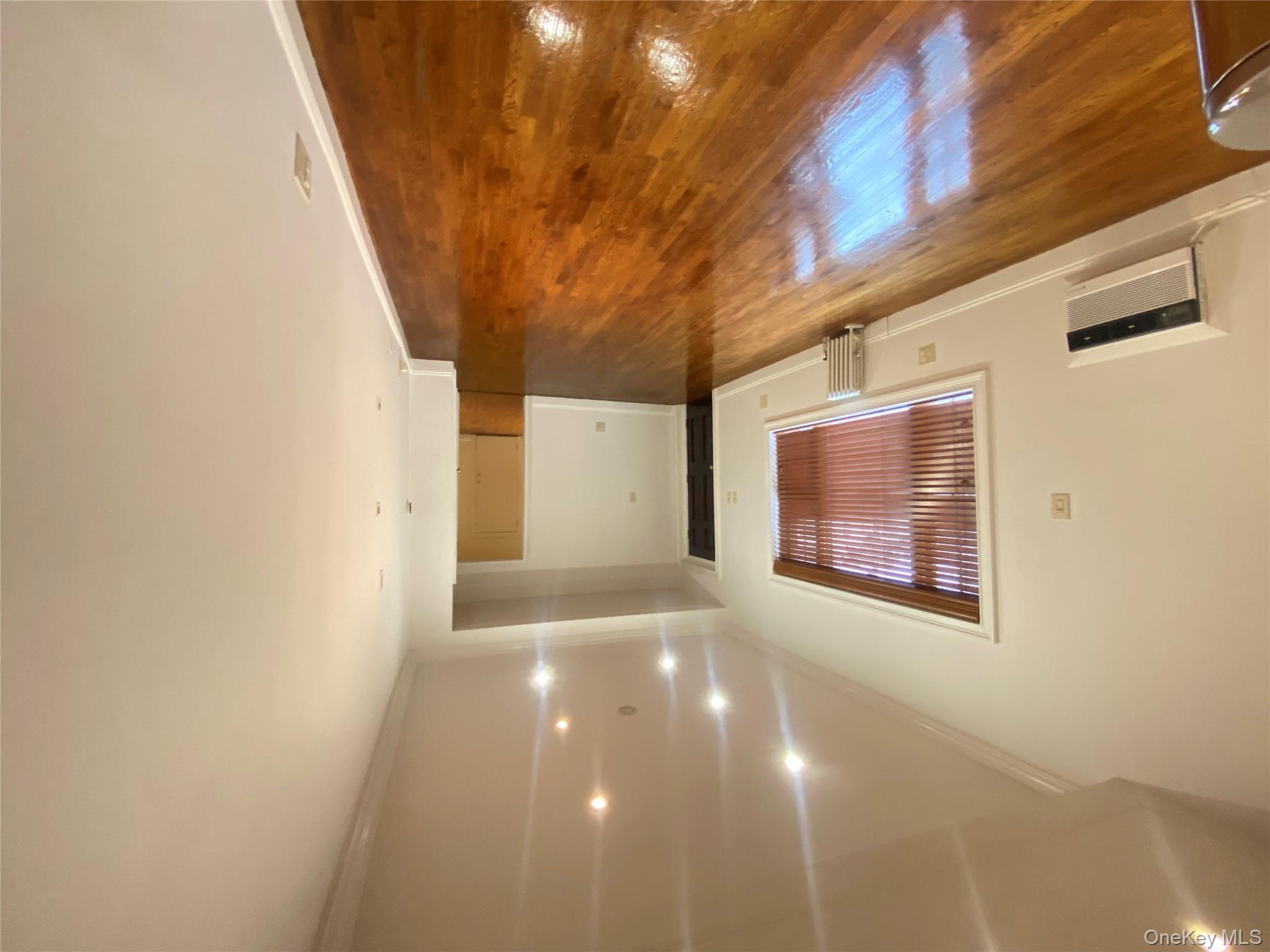 #5 photo, 84-80 161 Street, كوينز Jamaica Hills , NY 11432