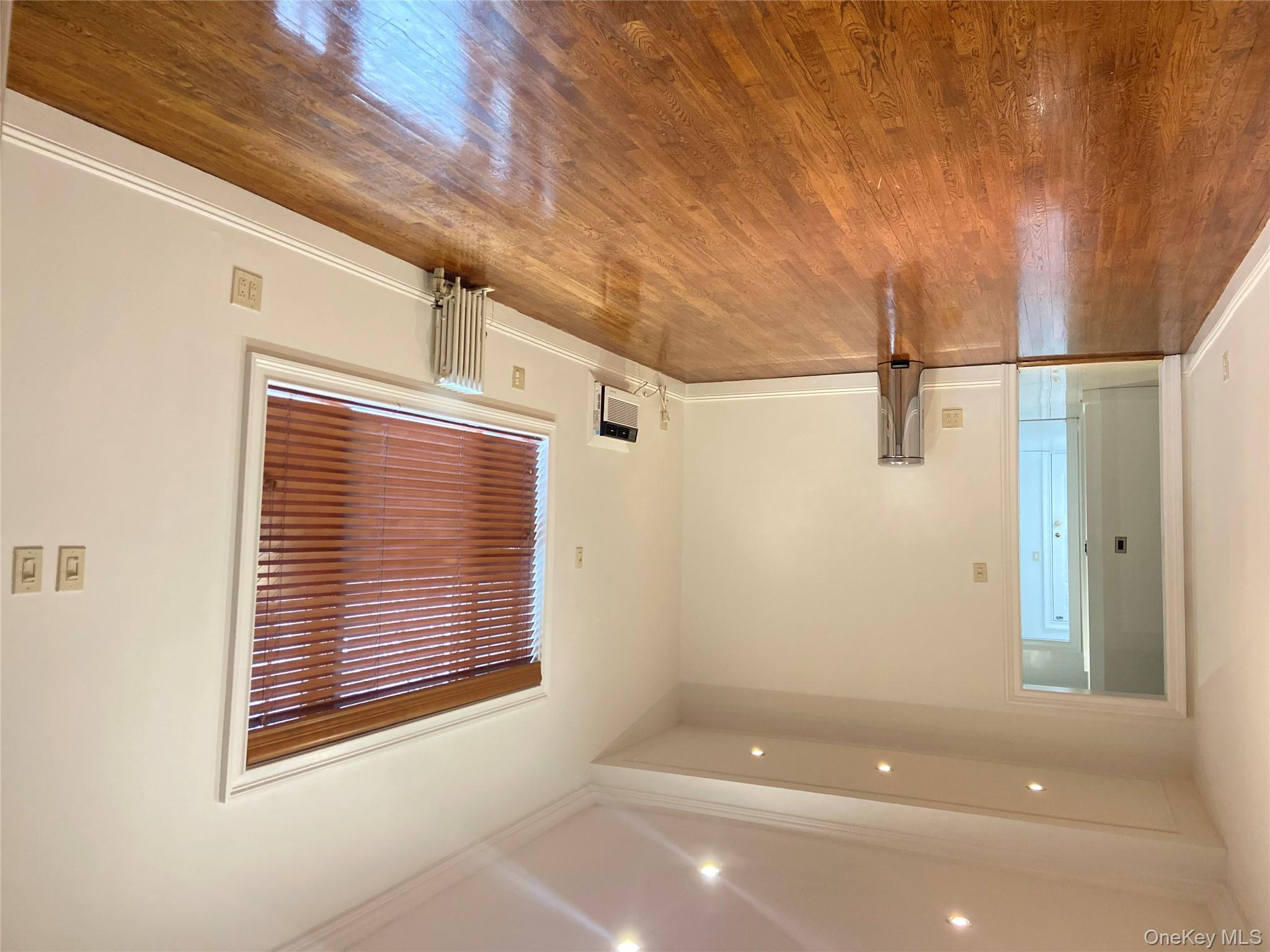 #6 photo, 84-80 161 Street, كوينز Jamaica Hills , NY 11432