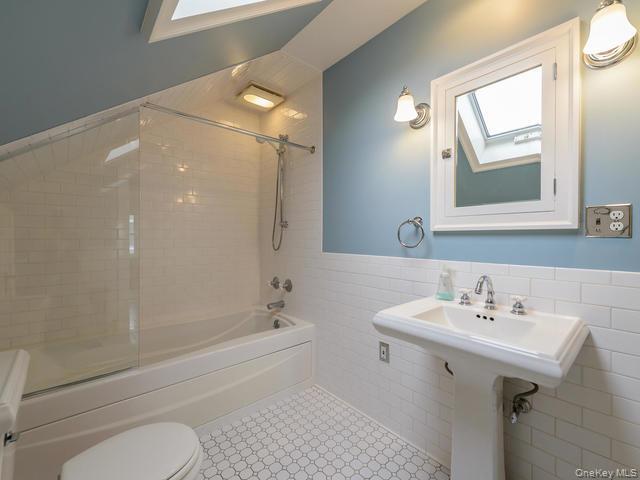 #19 photo, 35 Birch Street, Locust Valley , NY 11560