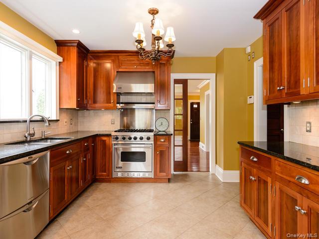 #7 photo, 35 Birch Street, Locust Valley , NY 11560