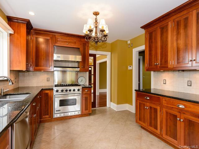 #8 photo, 35 Birch Street, Locust Valley , NY 11560