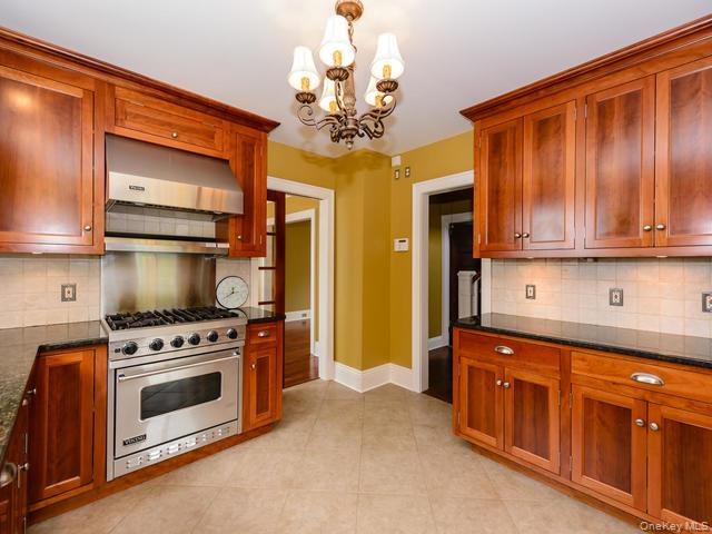 #9 photo, 35 Birch Street, Locust Valley , NY 11560