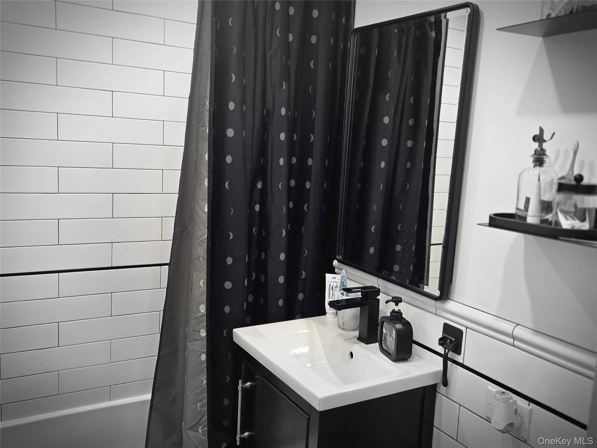 #4 photo, 570 Broadway, Lynbrook , NY 11563