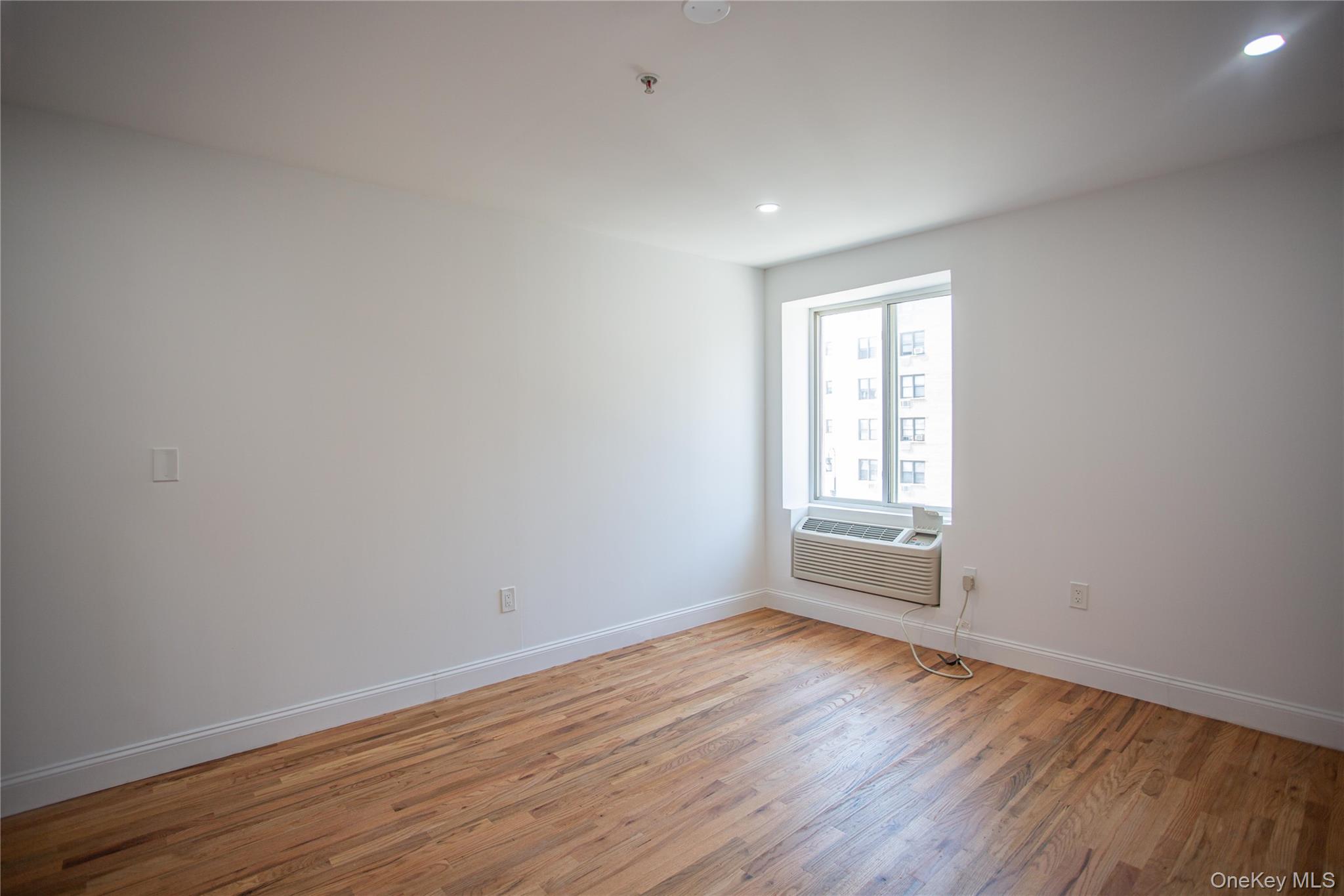 #13 photo, 10 Franklin Boulevard, Long Beach , NY 11561