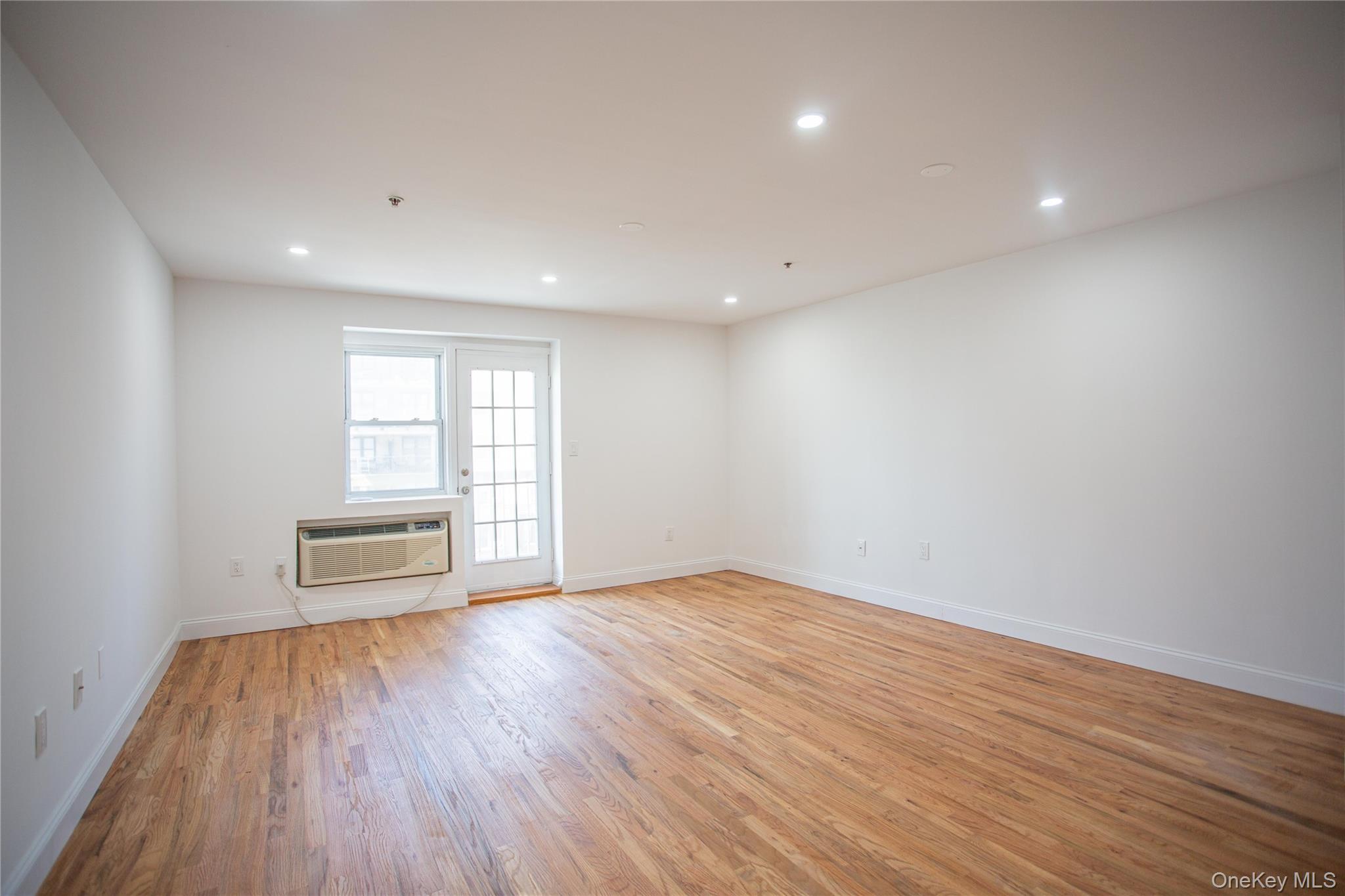 #5 photo, 10 Franklin Boulevard, Long Beach , NY 11561