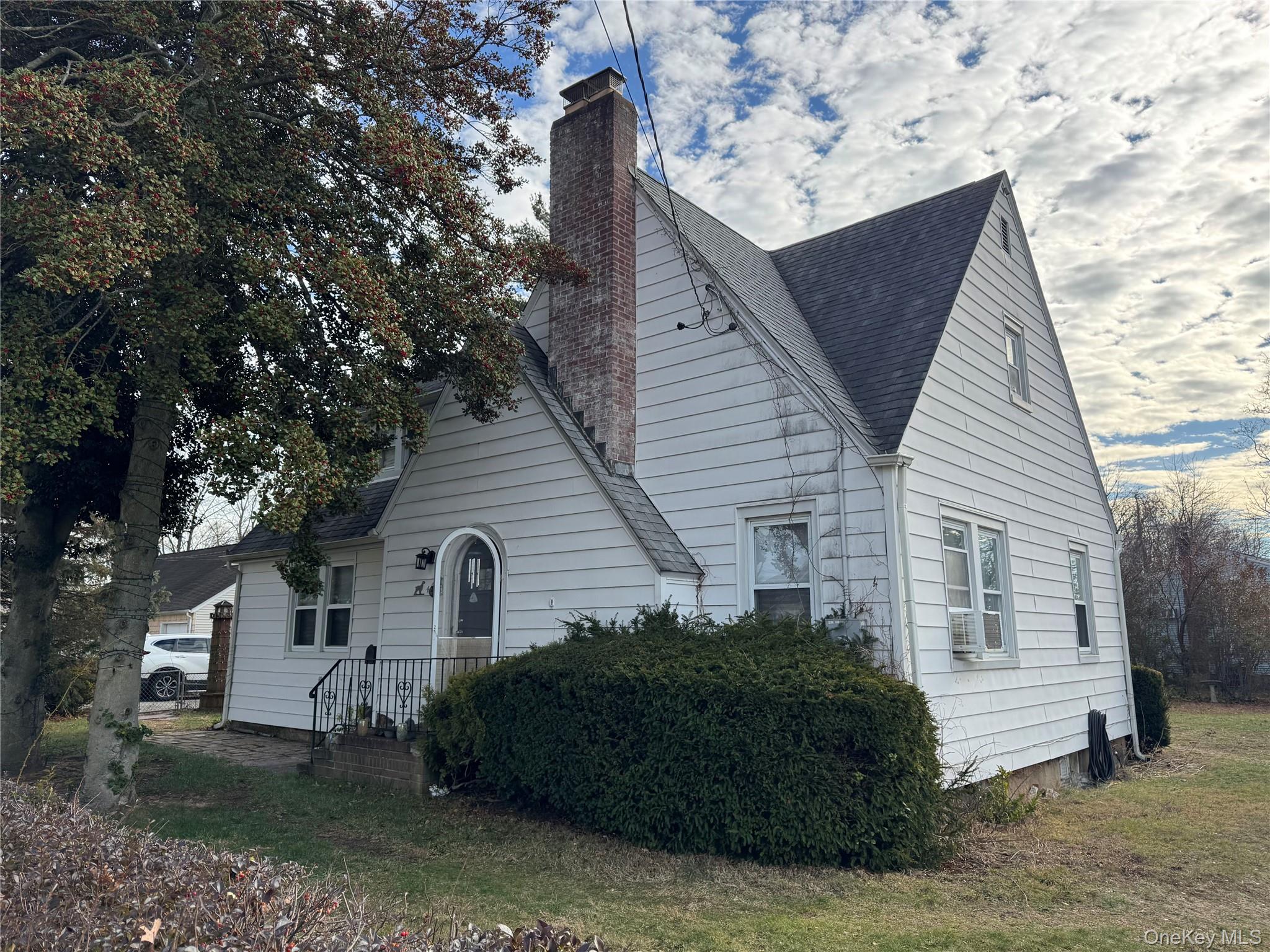 #1 photo, 42 Greenwood Road, सफ़ोक काउंटी Bay Shore , NY 11706