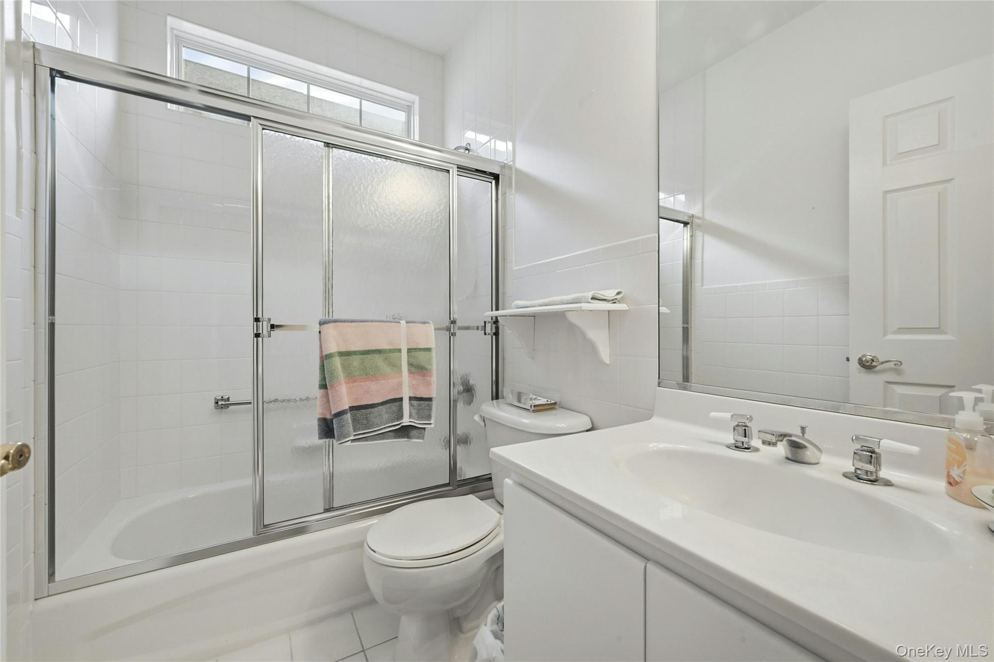 #15 photo, 10 Sagaponack Court, Ridge , NY 11961