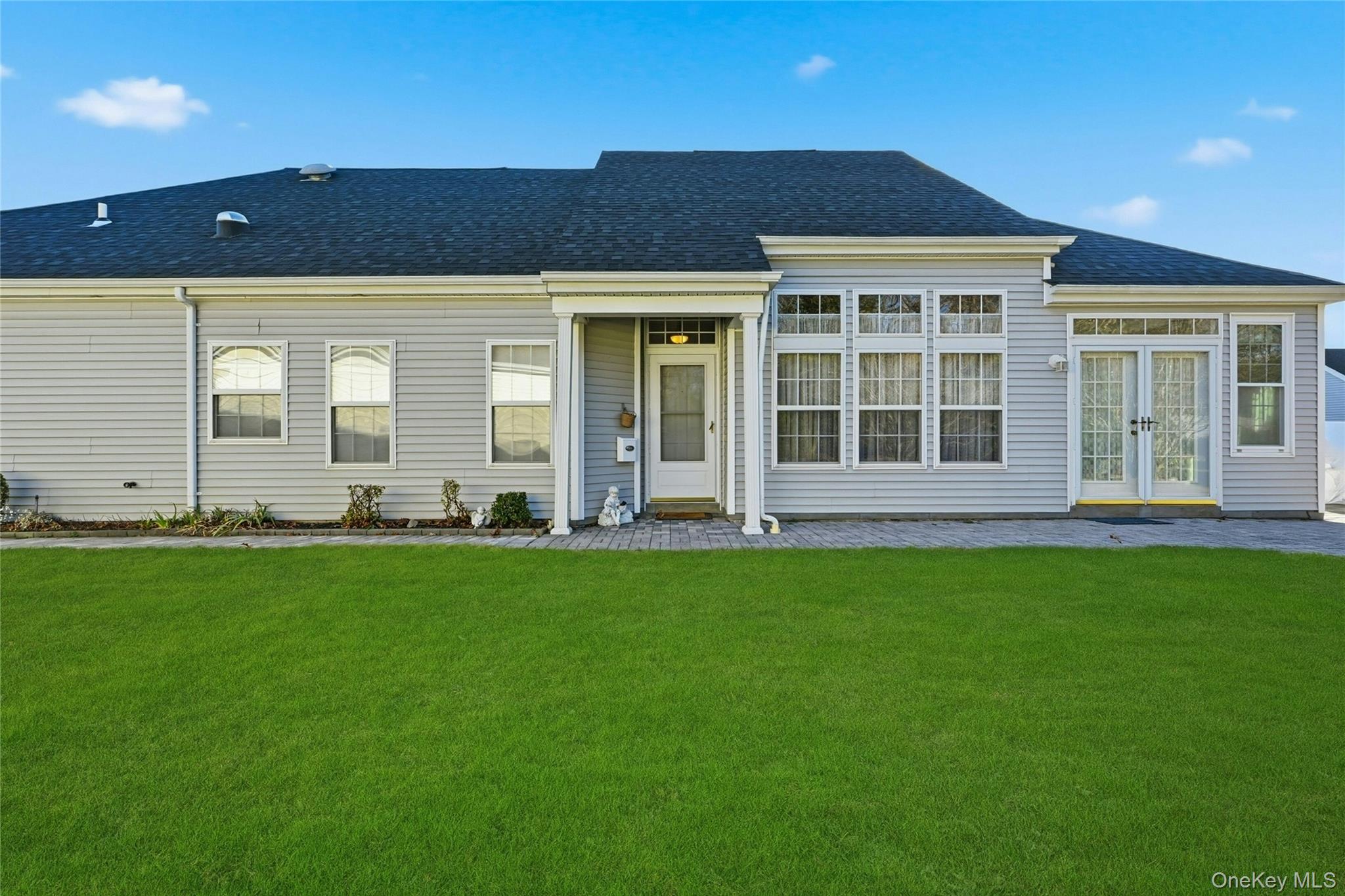 #4 photo, 10 Sagaponack Court, Ridge , NY 11961