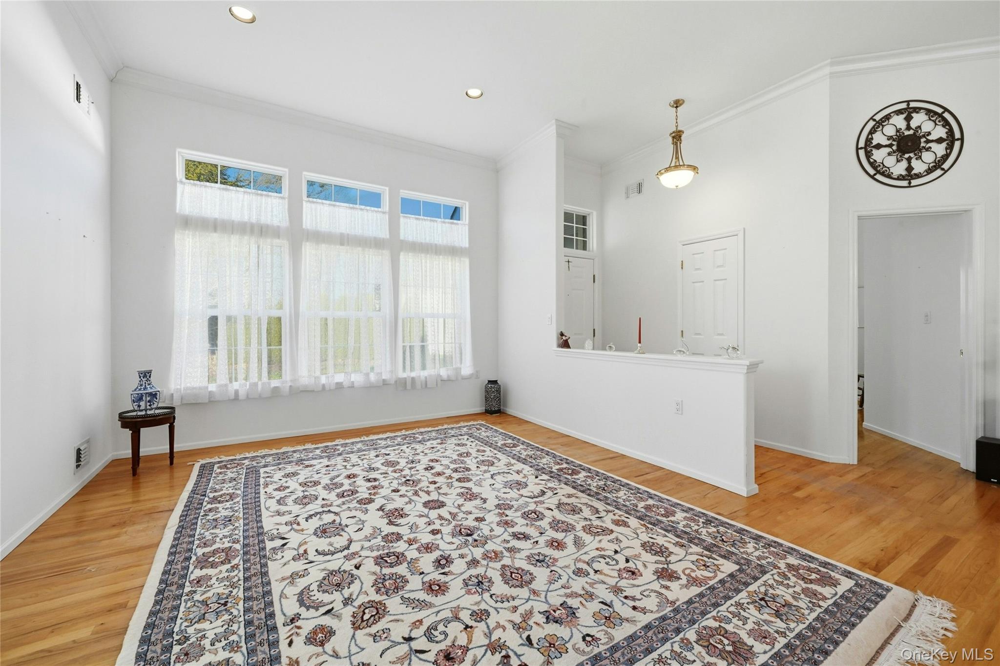 #5 photo, 10 Sagaponack Court, Ridge , NY 11961