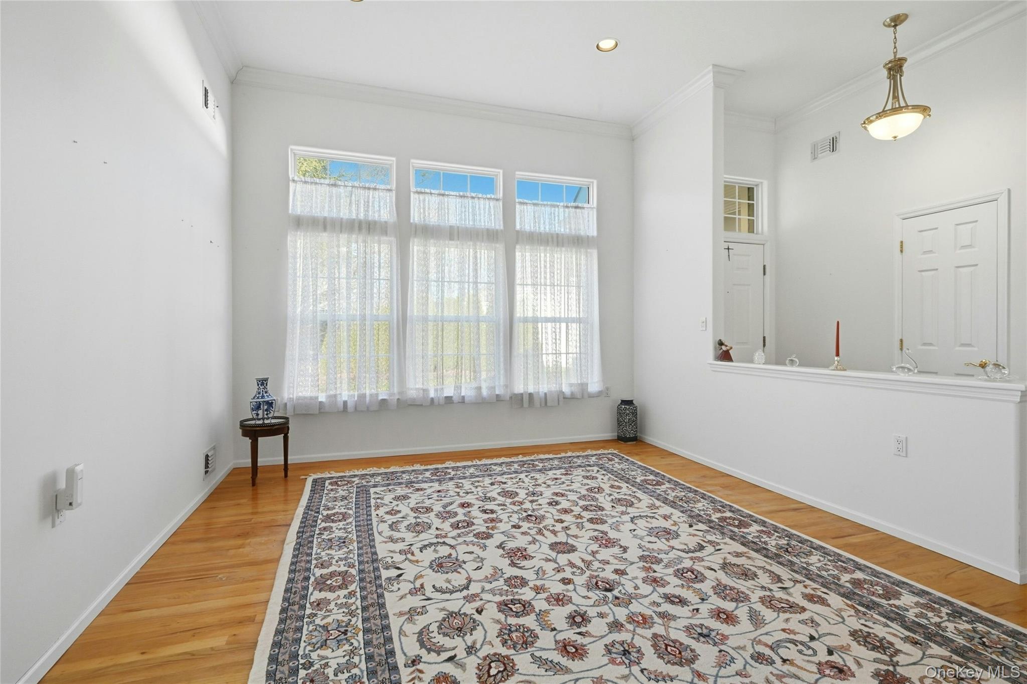 #6 photo, 10 Sagaponack Court, Ridge , NY 11961