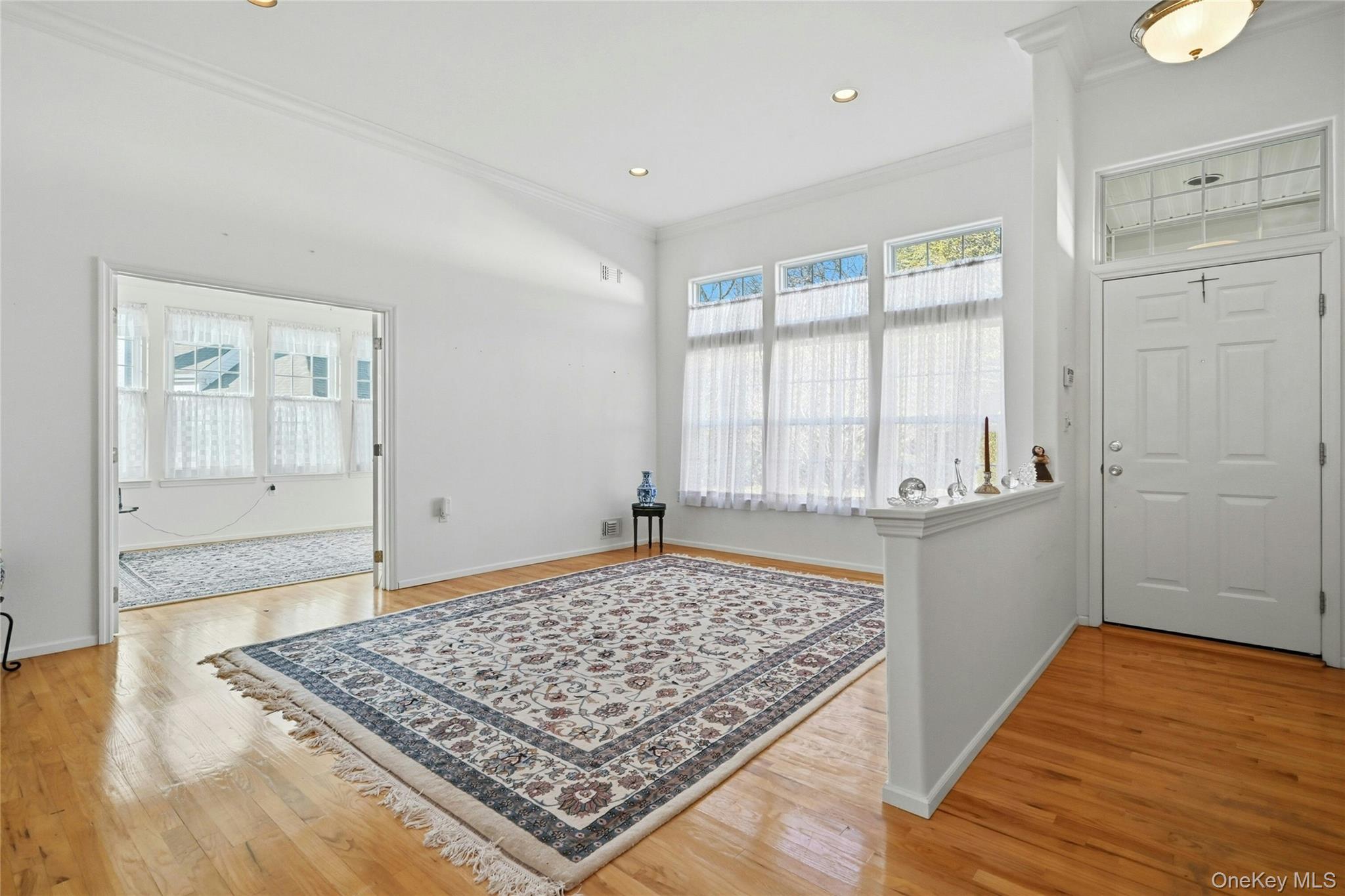 #7 photo, 10 Sagaponack Court, Ridge , NY 11961