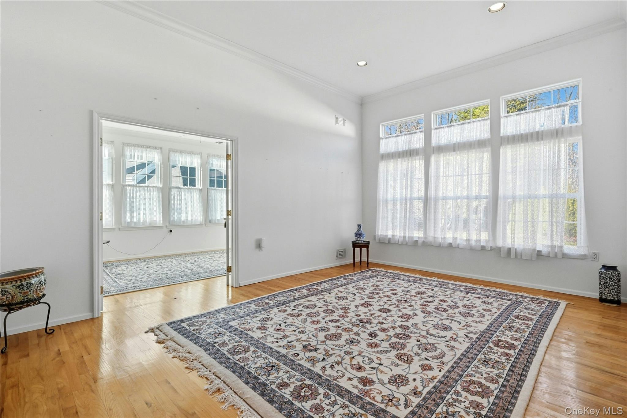 #8 photo, 10 Sagaponack Court, Ridge , NY 11961