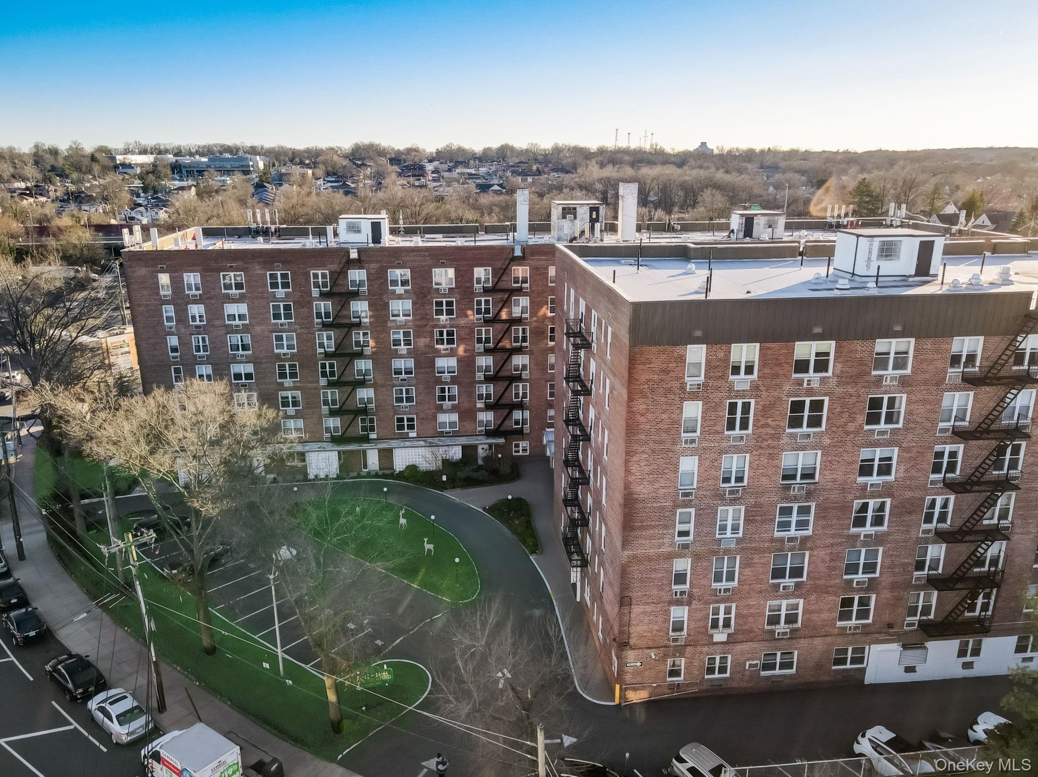 #3 photo, 54-44 Little Neck Parkway Parkway, लिटिल नेक Little Neck , NY 11362