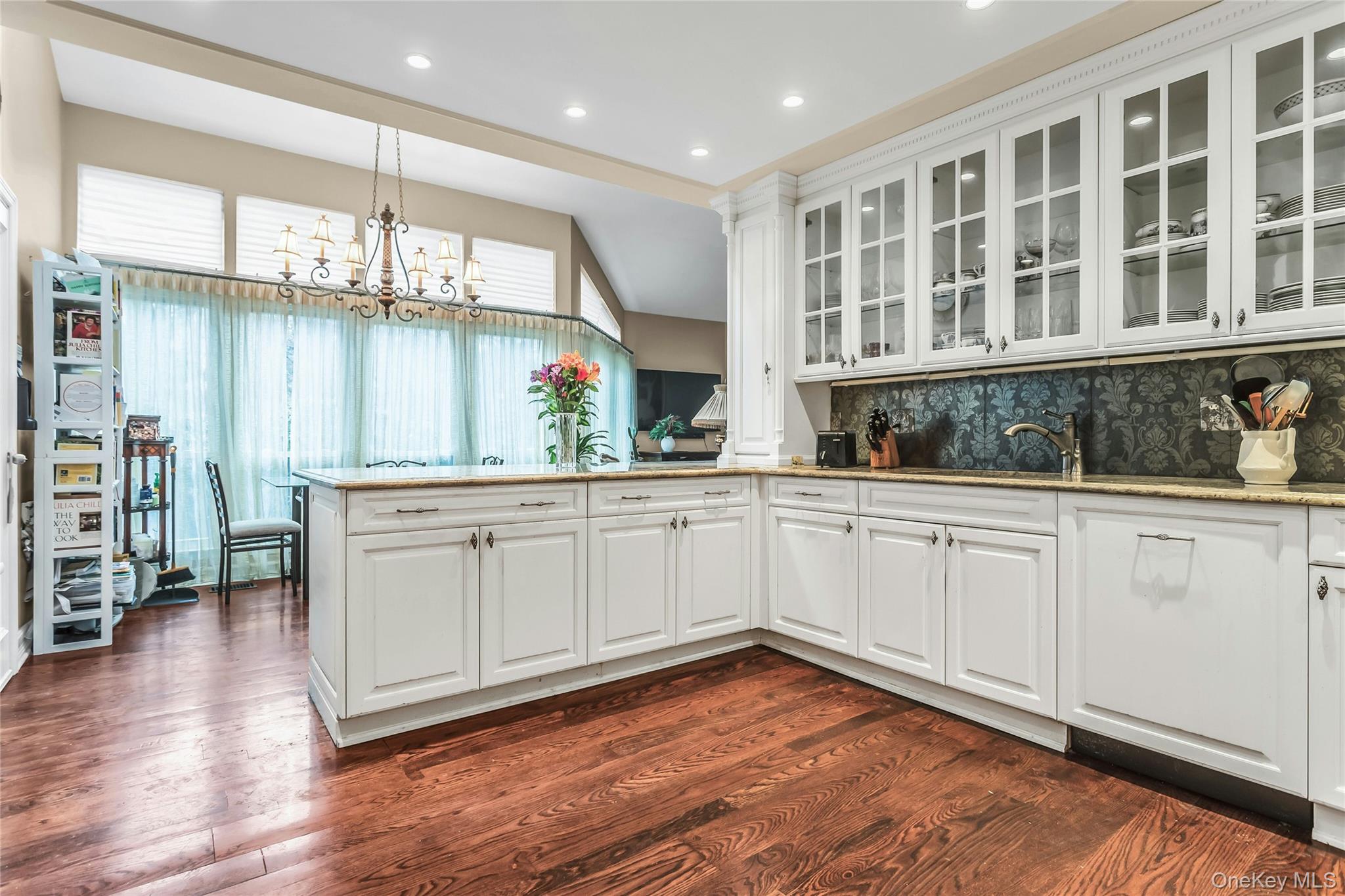 #10 photo, 52 Hyde Court, Manhasset , NY 11030