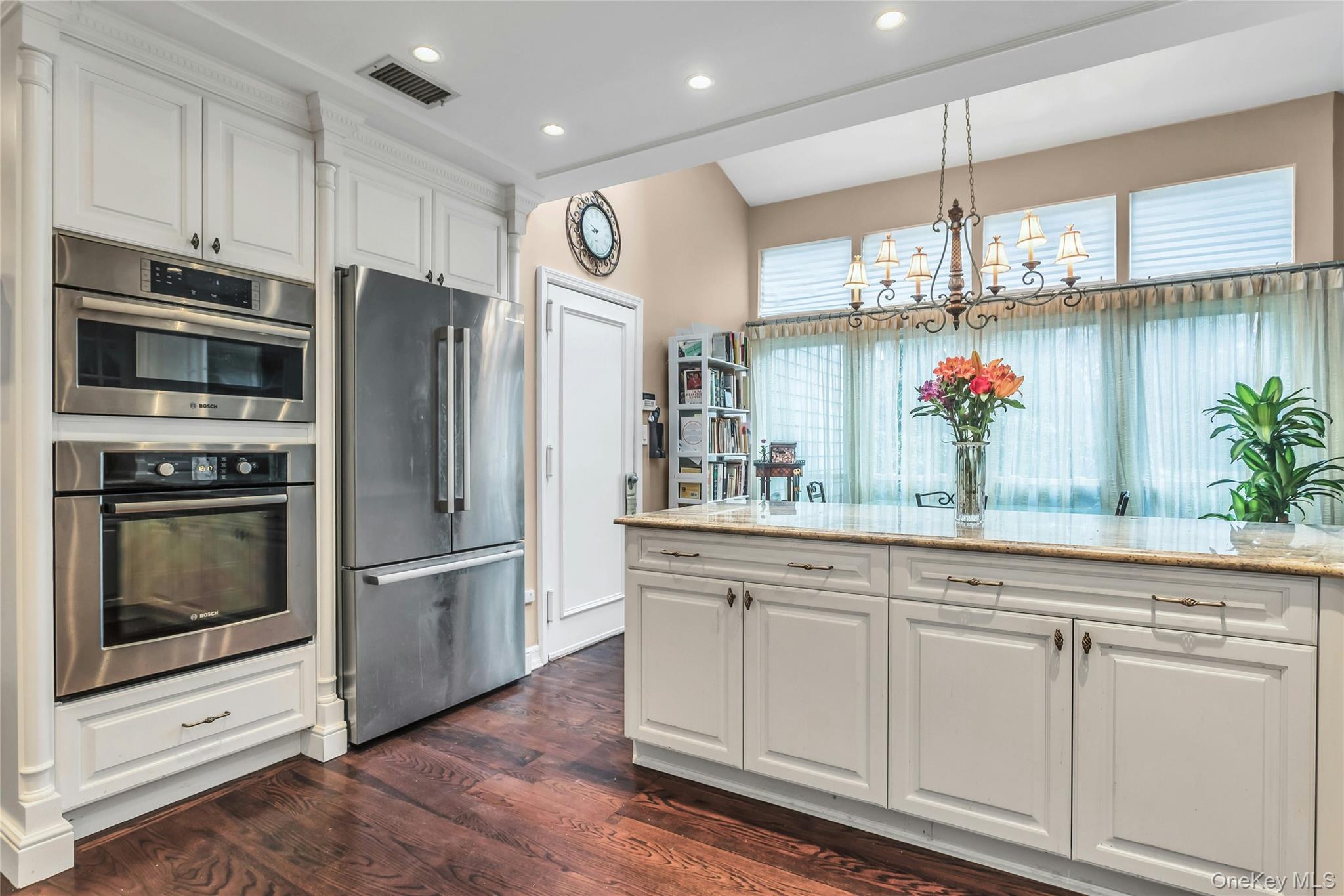 #12 photo, 52 Hyde Court, Manhasset , NY 11030