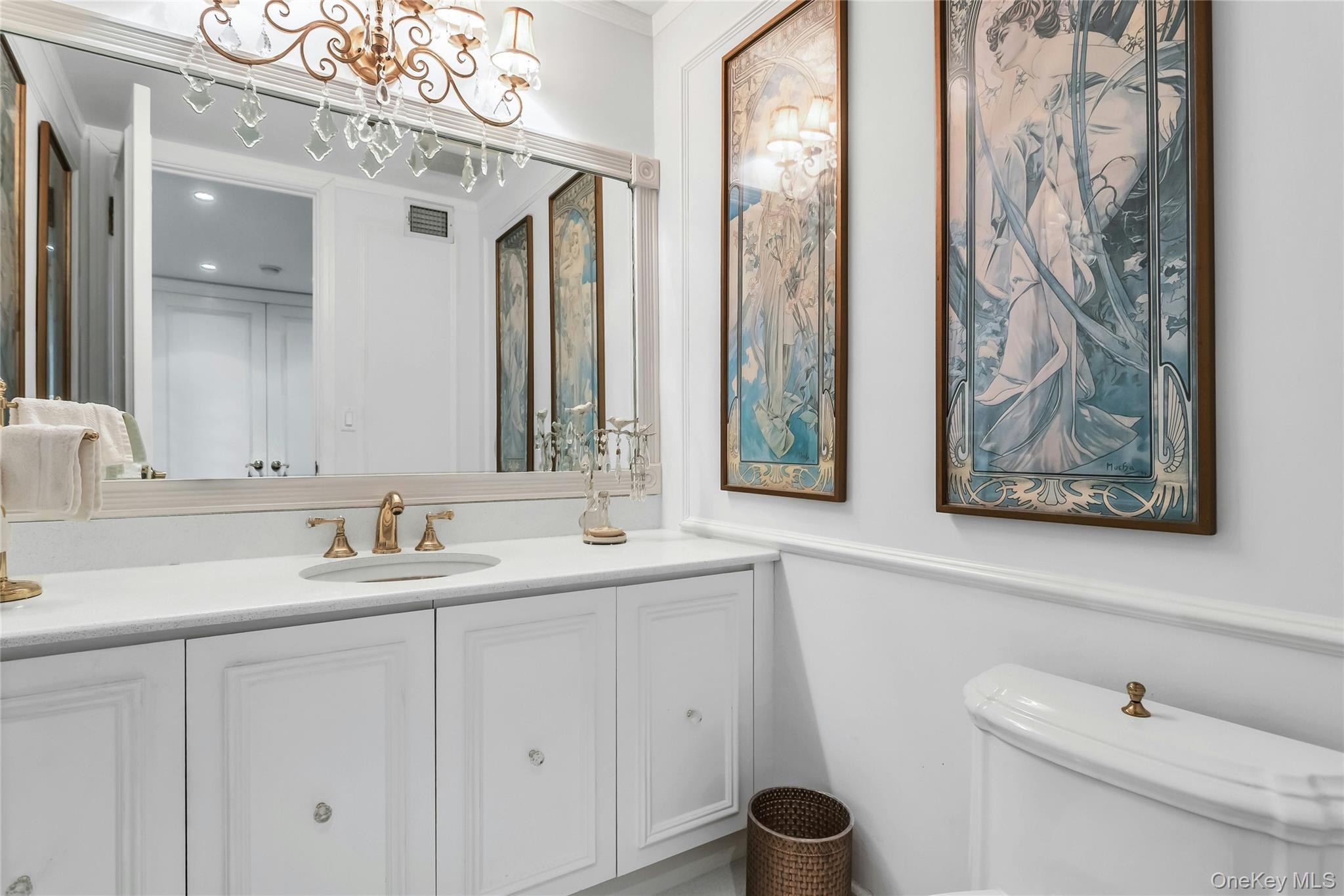 #17 photo, 52 Hyde Court, Manhasset , NY 11030