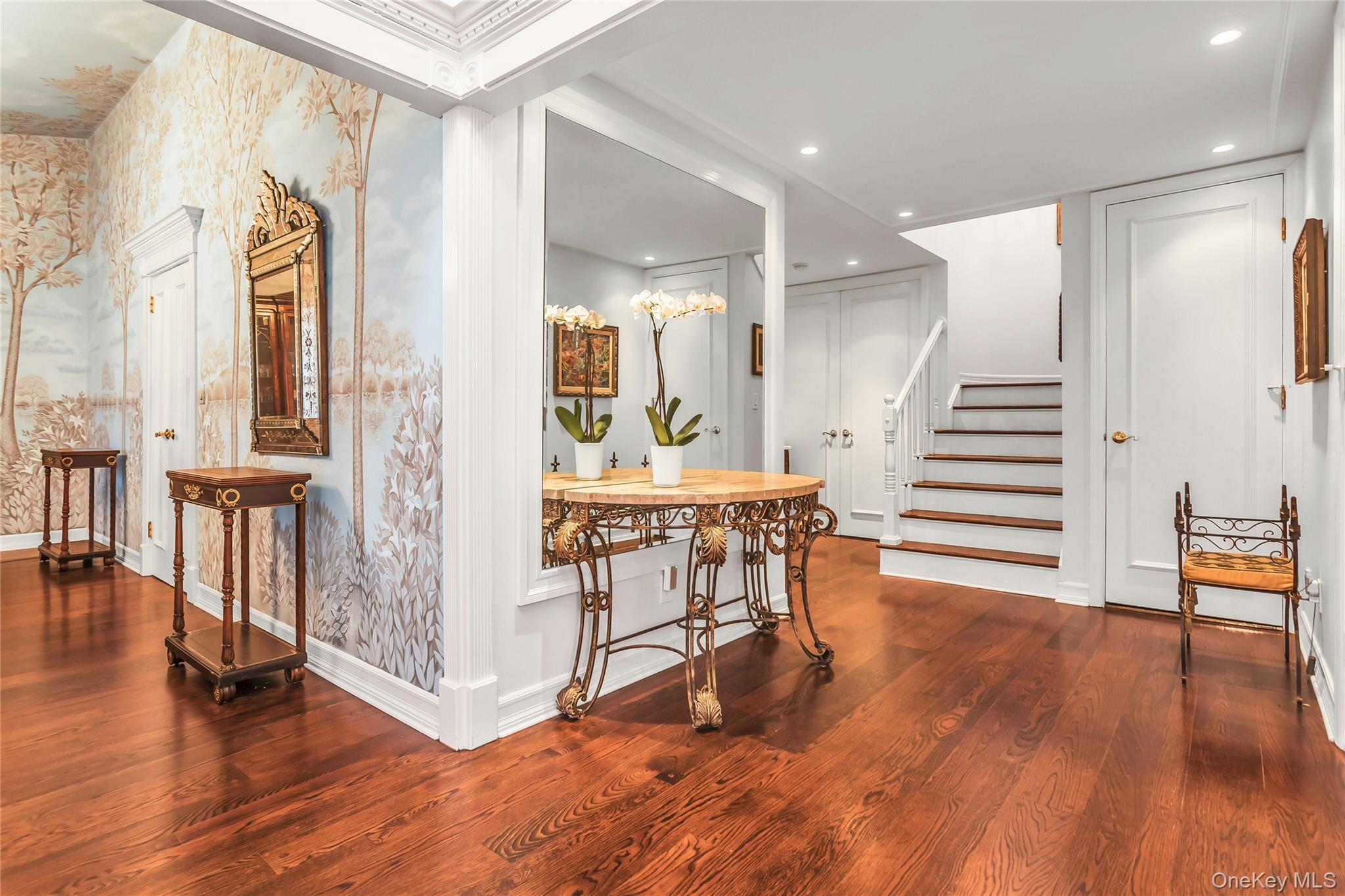 #4 photo, 52 Hyde Court, Manhasset , NY 11030