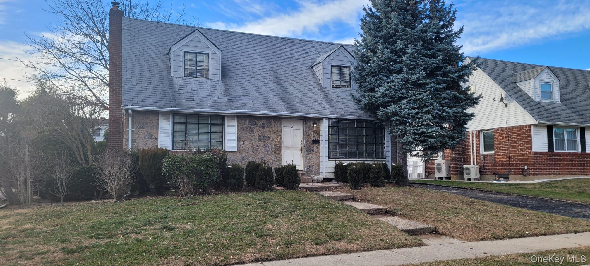 #2 photo, 73 Schumacher Drive, New Hyde Park , NY 11040