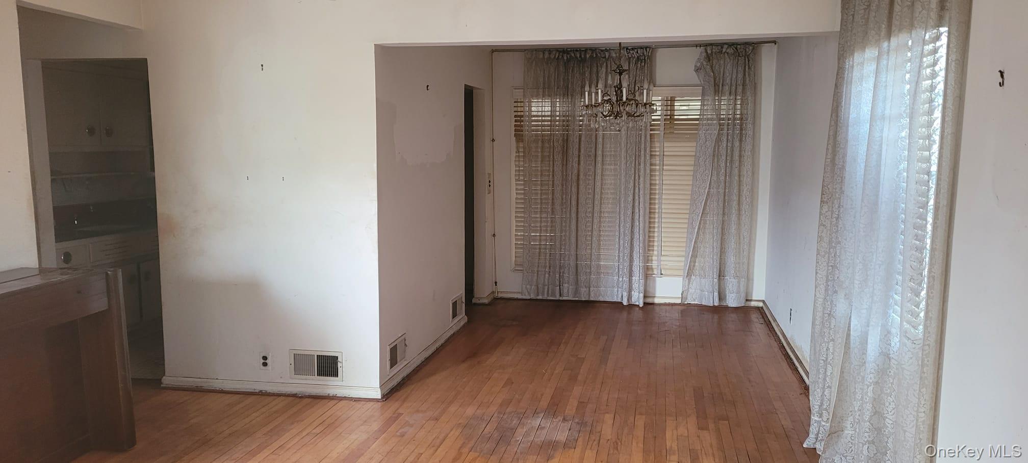 #4 photo, 73 Schumacher Drive, New Hyde Park , NY 11040