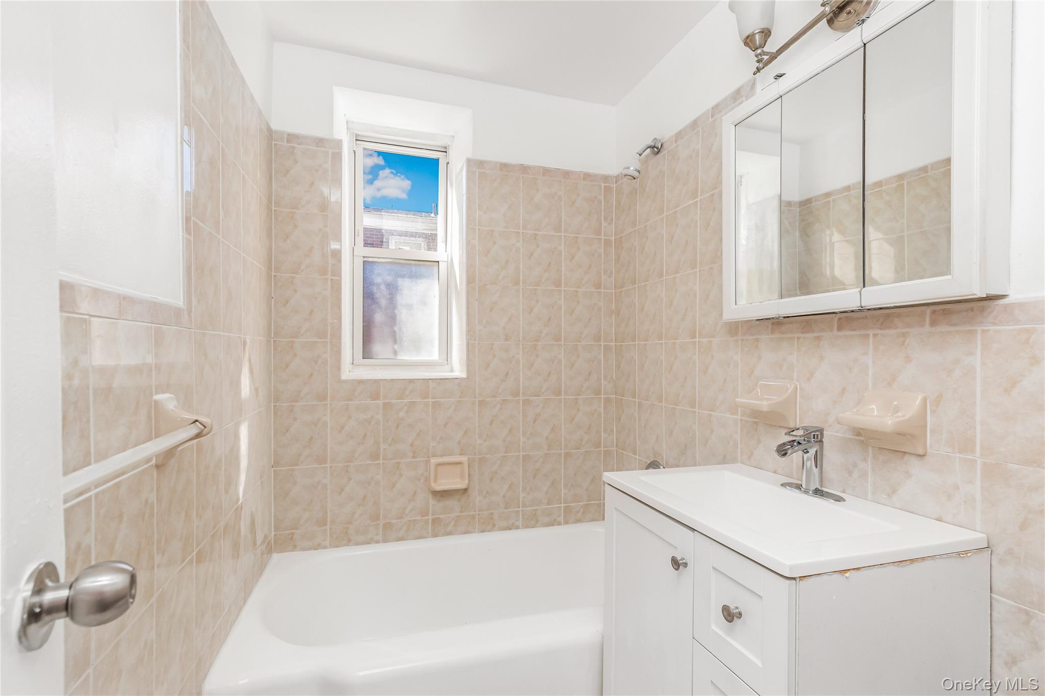 #5 photo, 679 Warburton Avenue, Yonkers , NY 10701