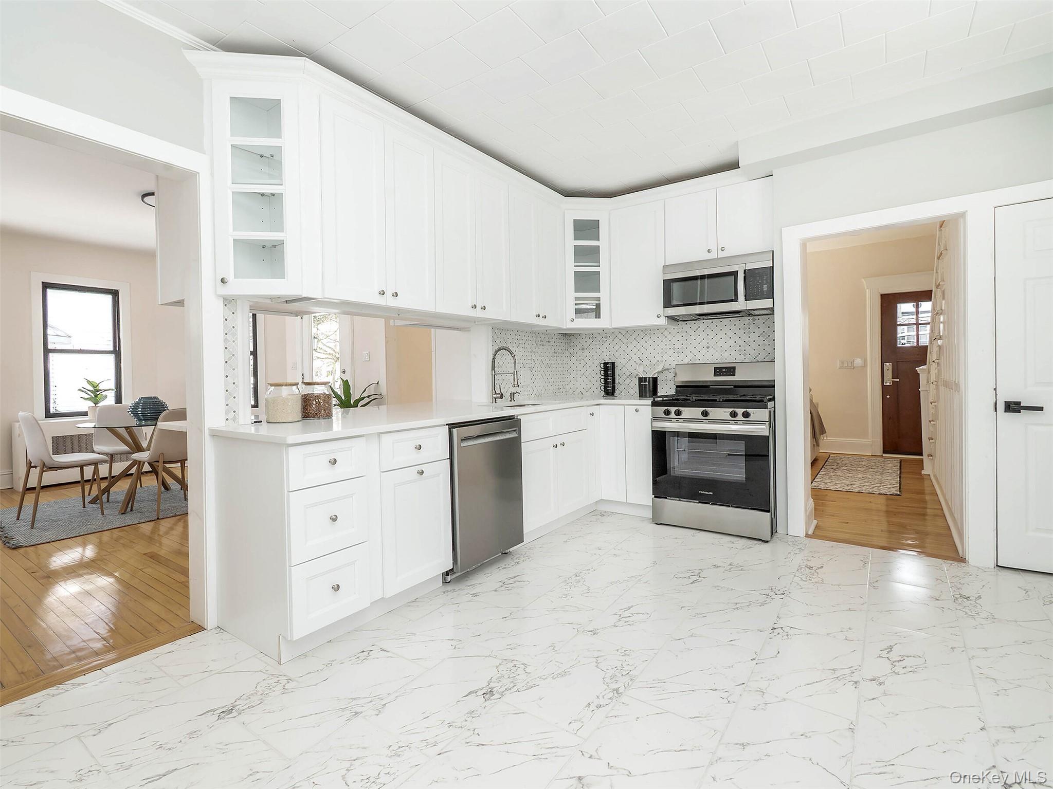 #11 photo, 85 Webster Avenue, 롱 아일랜드 Port Washington , NY 11050