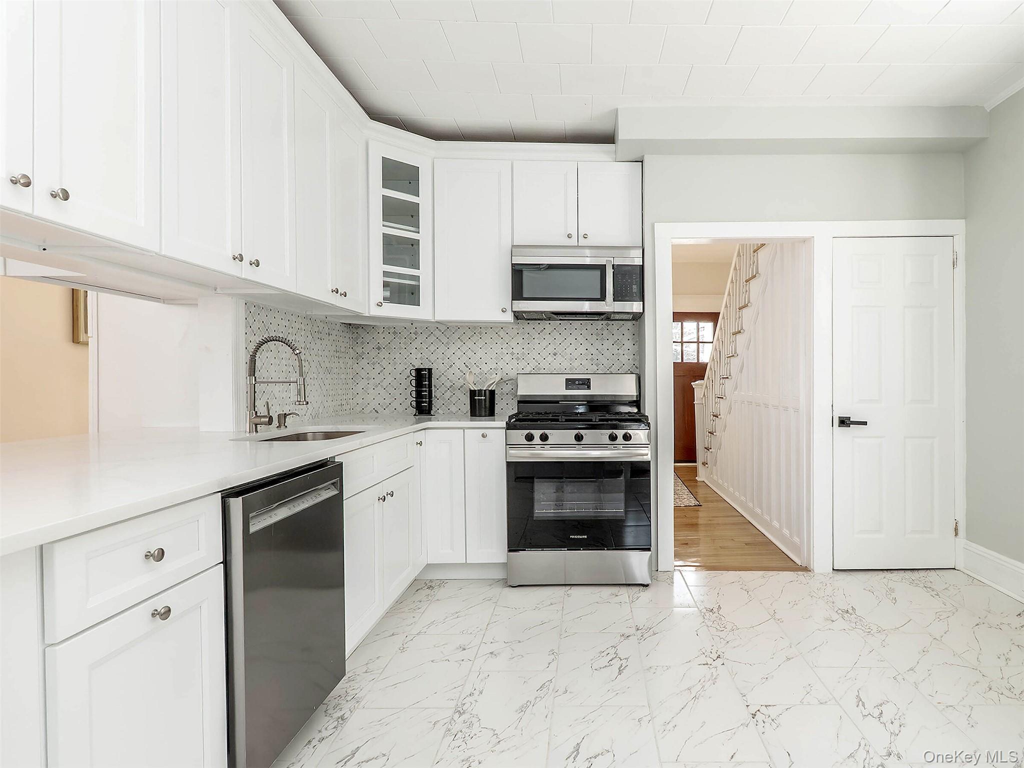 #12 photo, 85 Webster Avenue, 롱 아일랜드 Port Washington , NY 11050