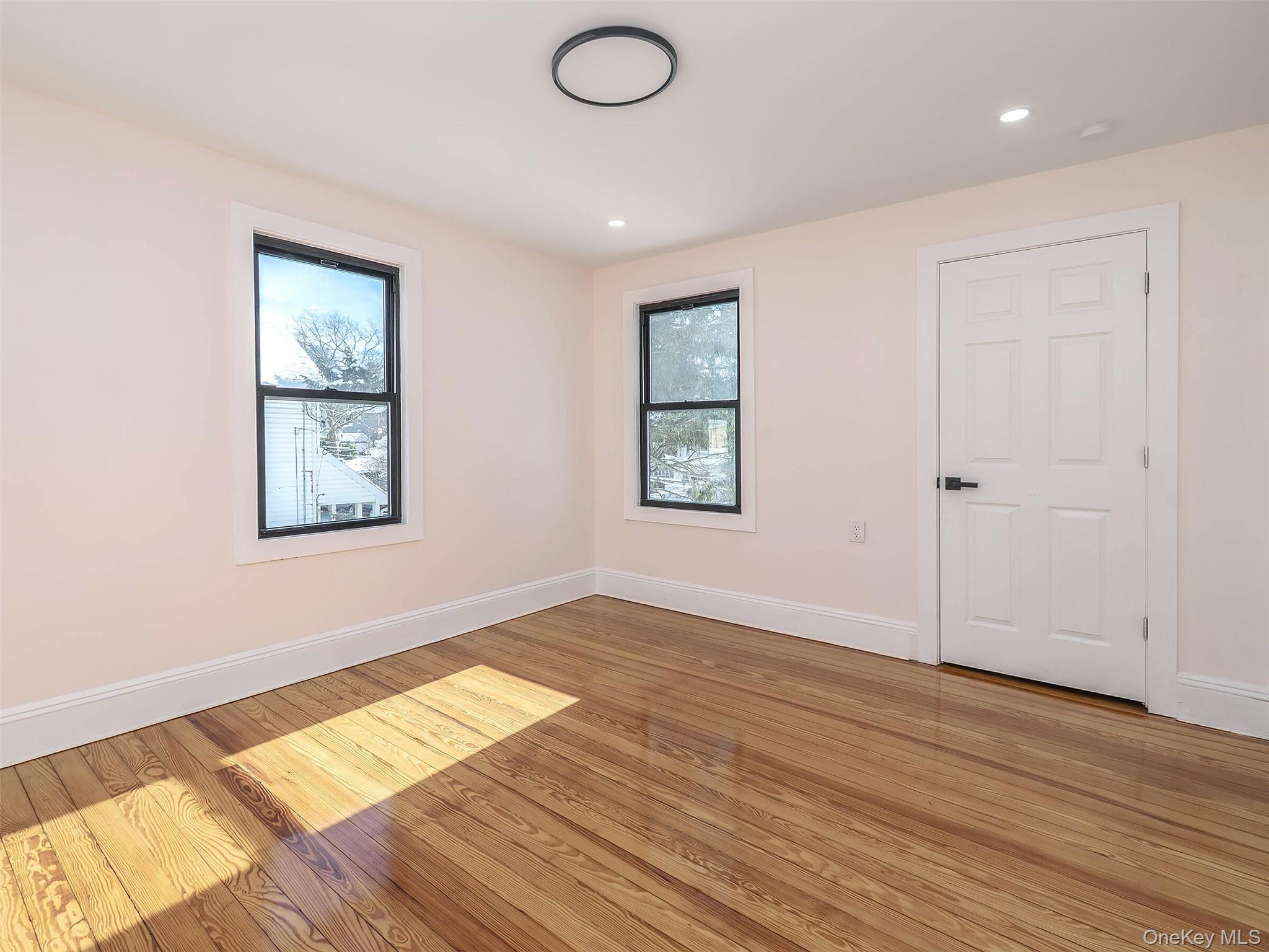 #17 photo, 85 Webster Avenue, 롱 아일랜드 Port Washington , NY 11050